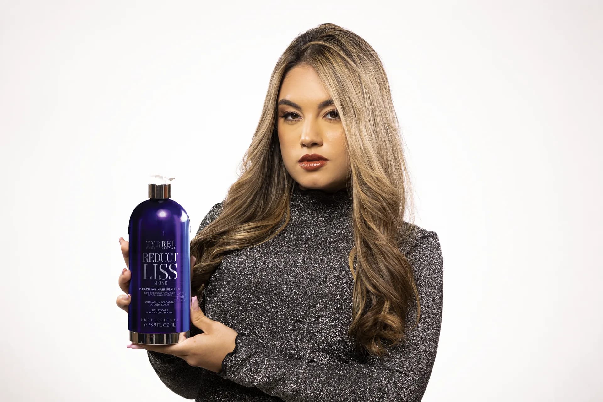 Cabelo loiro, com o Tyrrel Reduct Liss Blond